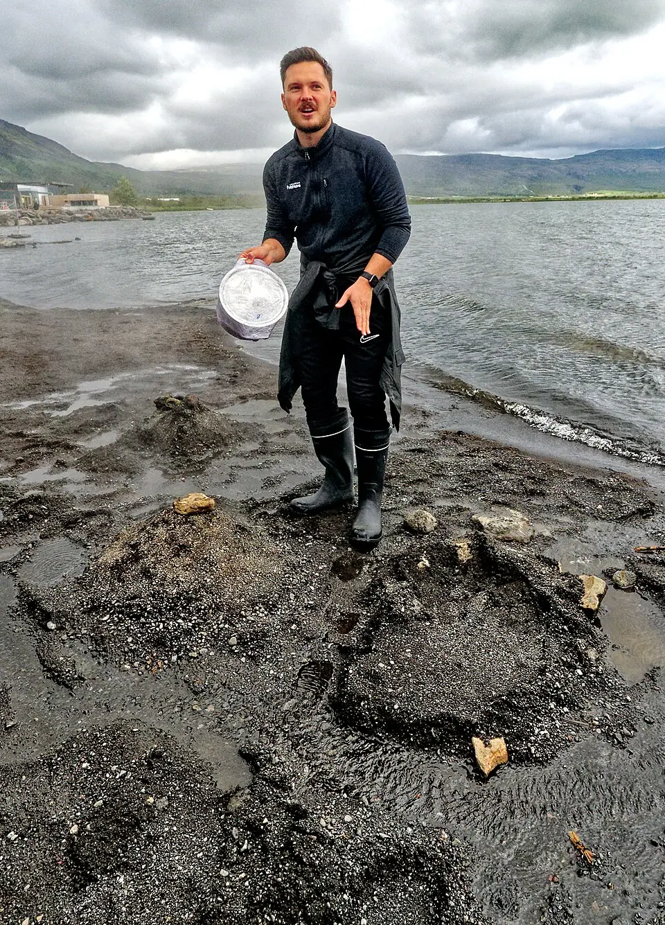 Vorführung des geothermischen Roggenbrots bei Laugarvatn Fontana