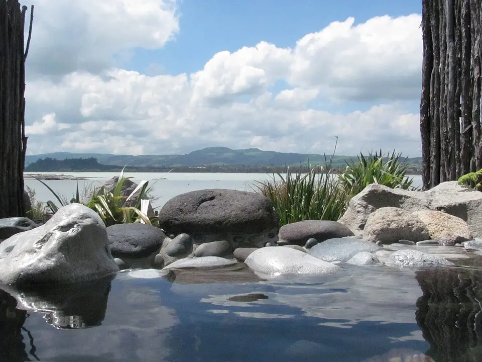 Ältere Außenaufnahme des Polynesian Spa in Rotorua