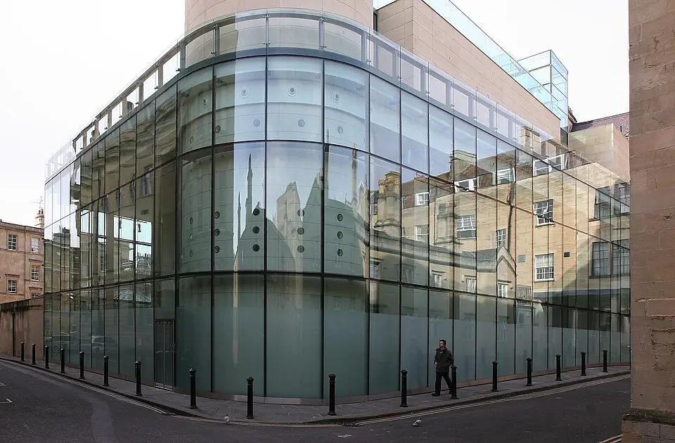 Historische Außenansicht des Thermae Bath Spa in Bath